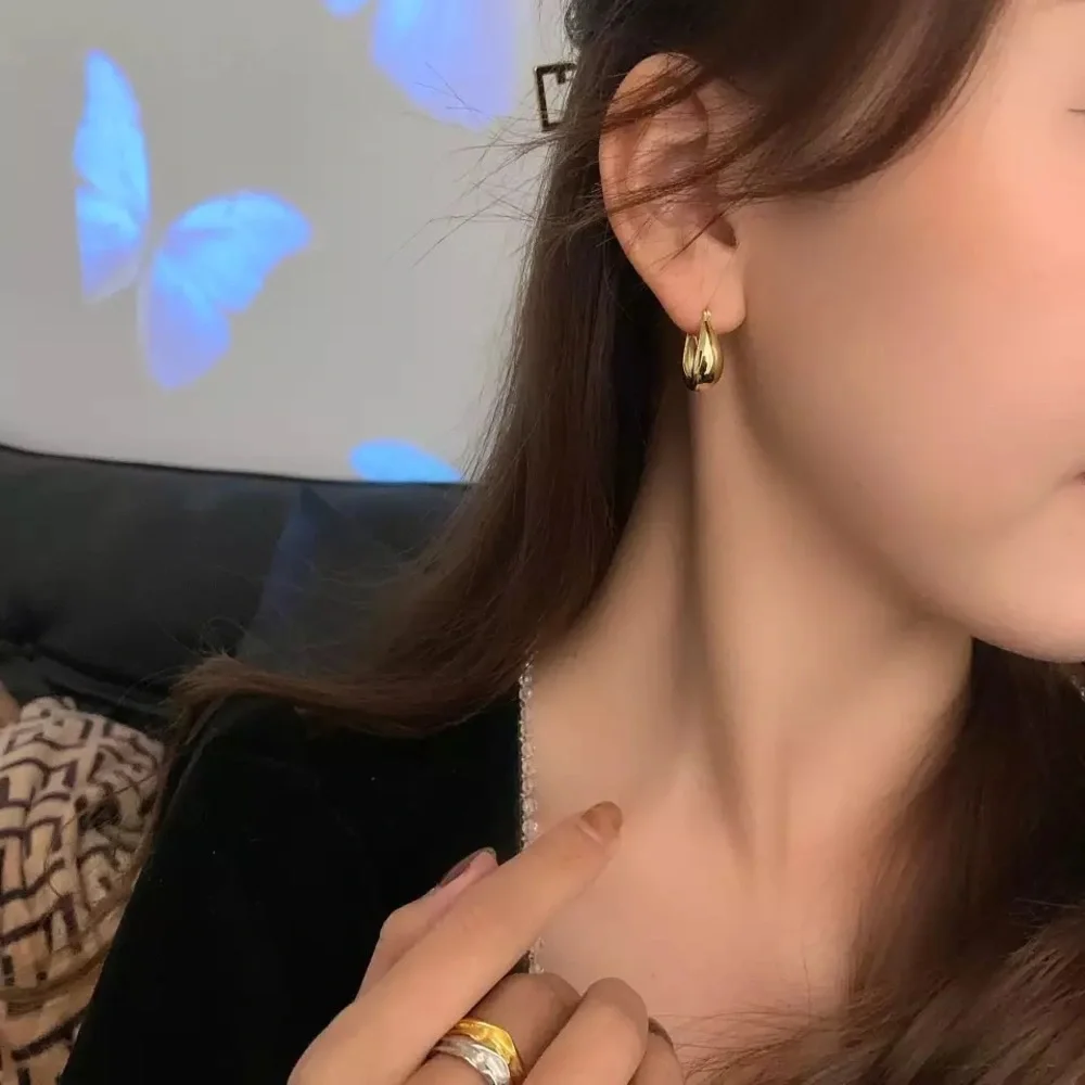 Gold hoop earrings - 18k real gold plated on 925 sterling silver minimal design - Picture 4 of 8